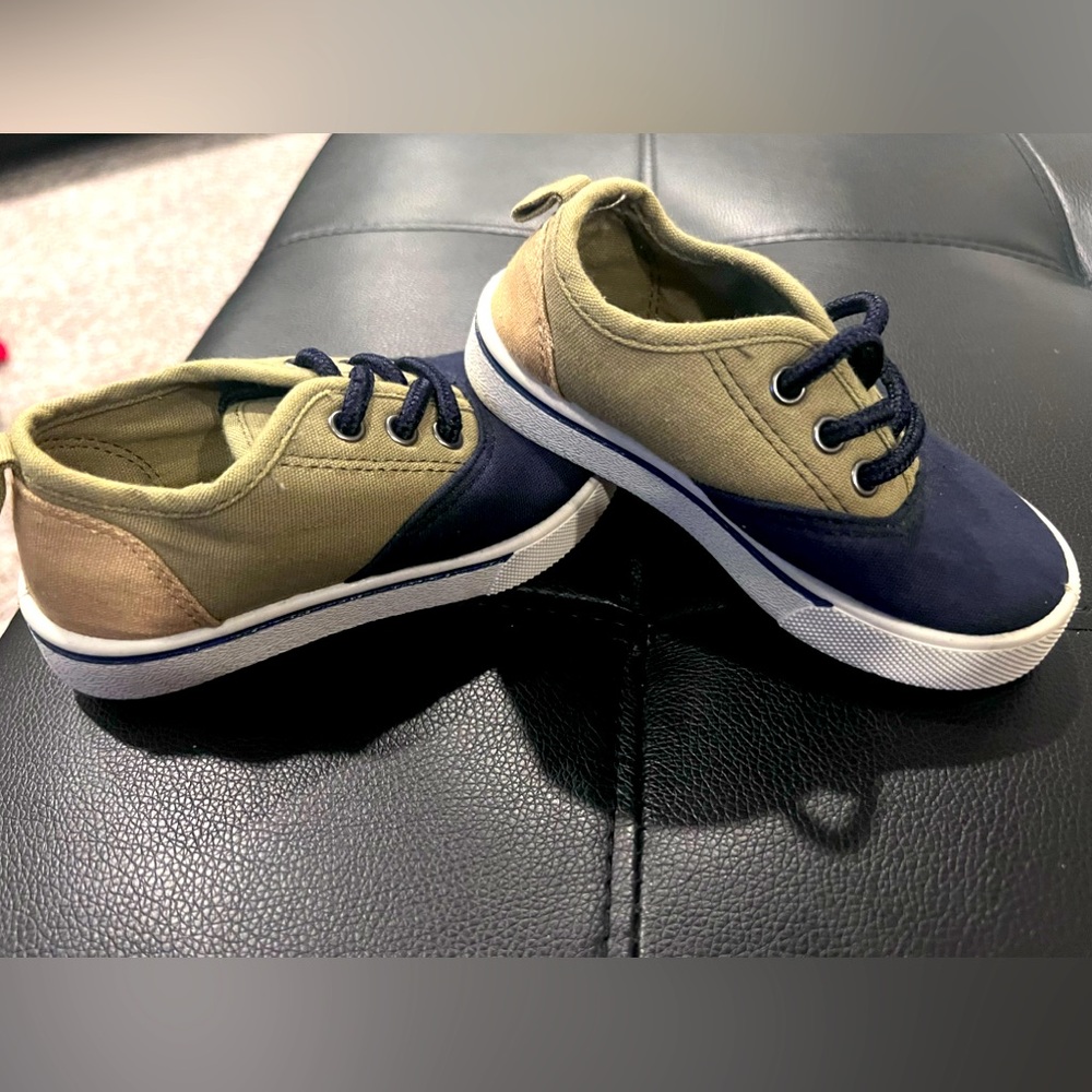 Osh Kosh Bigosh Boys Shoes size 8